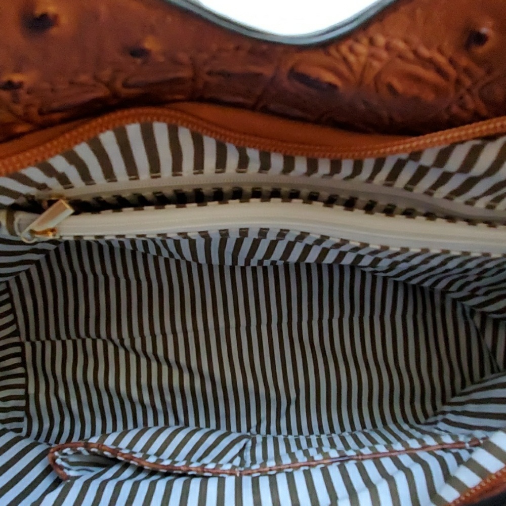 Large Satchel Ostrich Embossed Handbag/Wallet - Picture 4 of 8